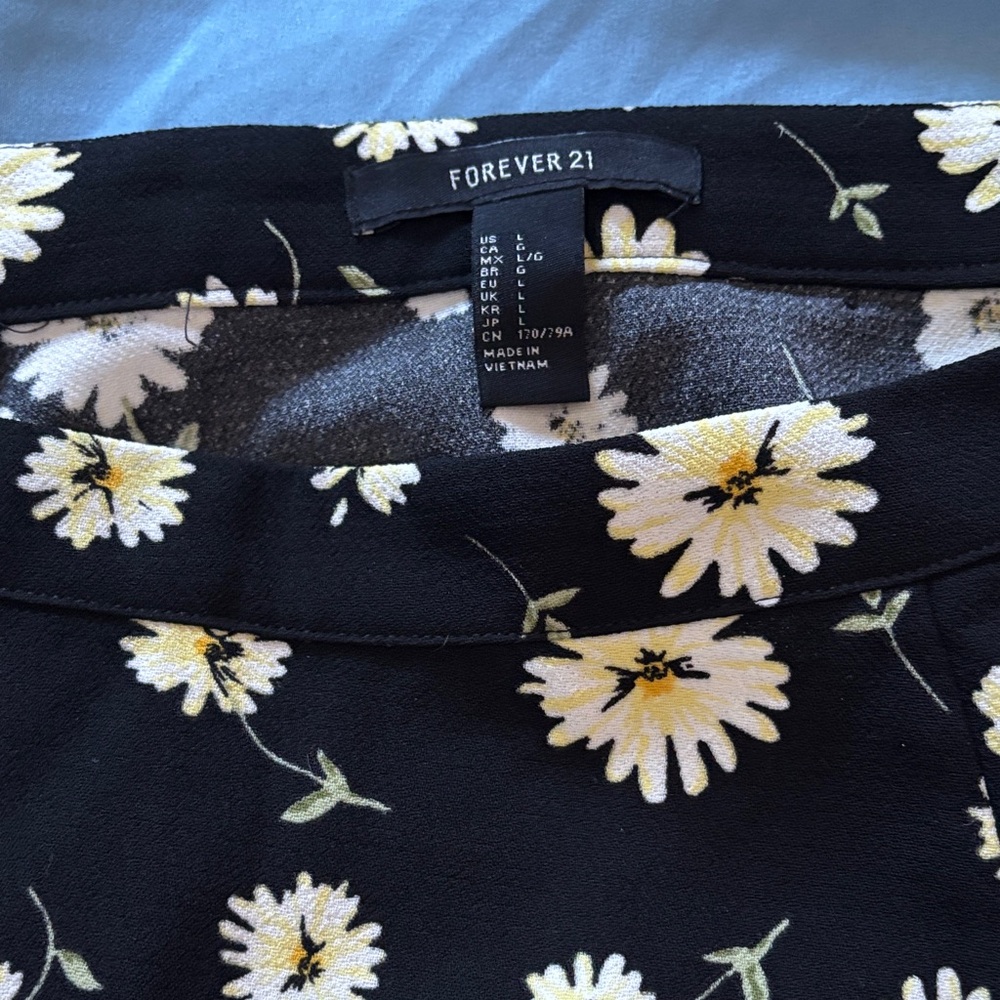 Forever 21 Black Daisy Skater Skirt
